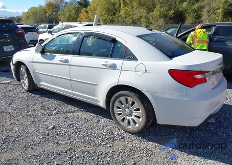 2013 Chrysler 200 Lx z USA, uszkodzony, nr VIN 1C3CCBAB4DN636160